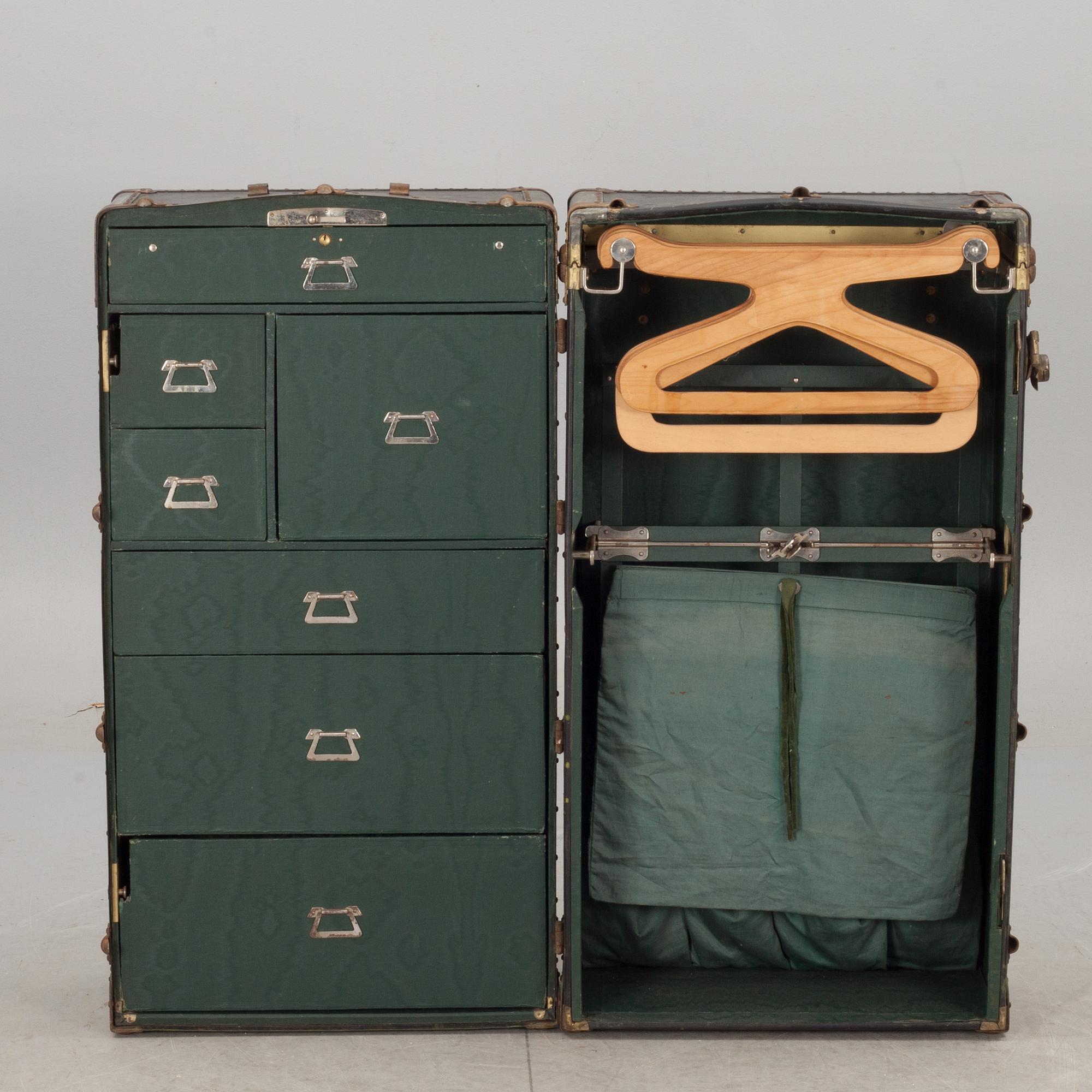 RESEGARDEROB, Mendel Wardrobe, 1900-talets första hälft.