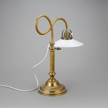 BORDSLAMPA, mässing, 1900-talets början.