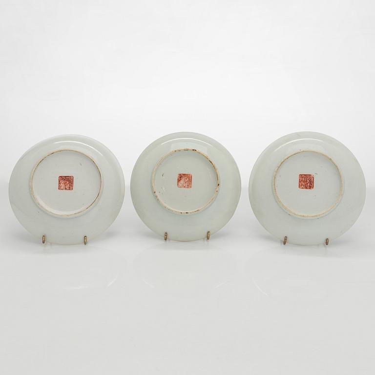 A set of three early 20th century porcelain plates, China.