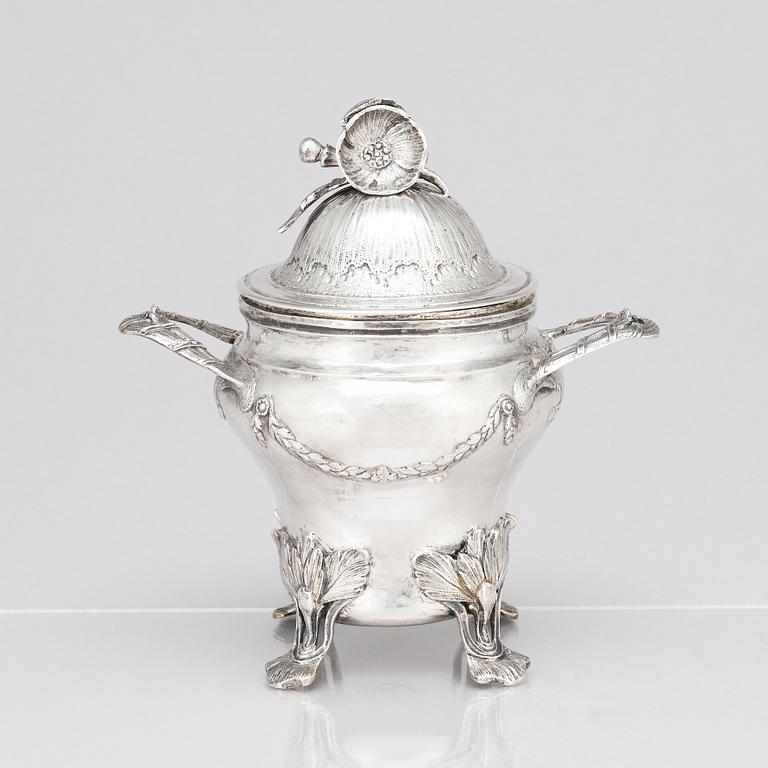 A Swedish 18th century sugar-bowl with lid, mark of Carl Klingwall, Västerås 1771.