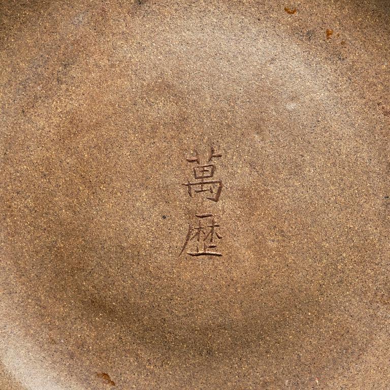 A Yixing tea pot with cover, Qing dynasty, 19th century. Marked Wanli.