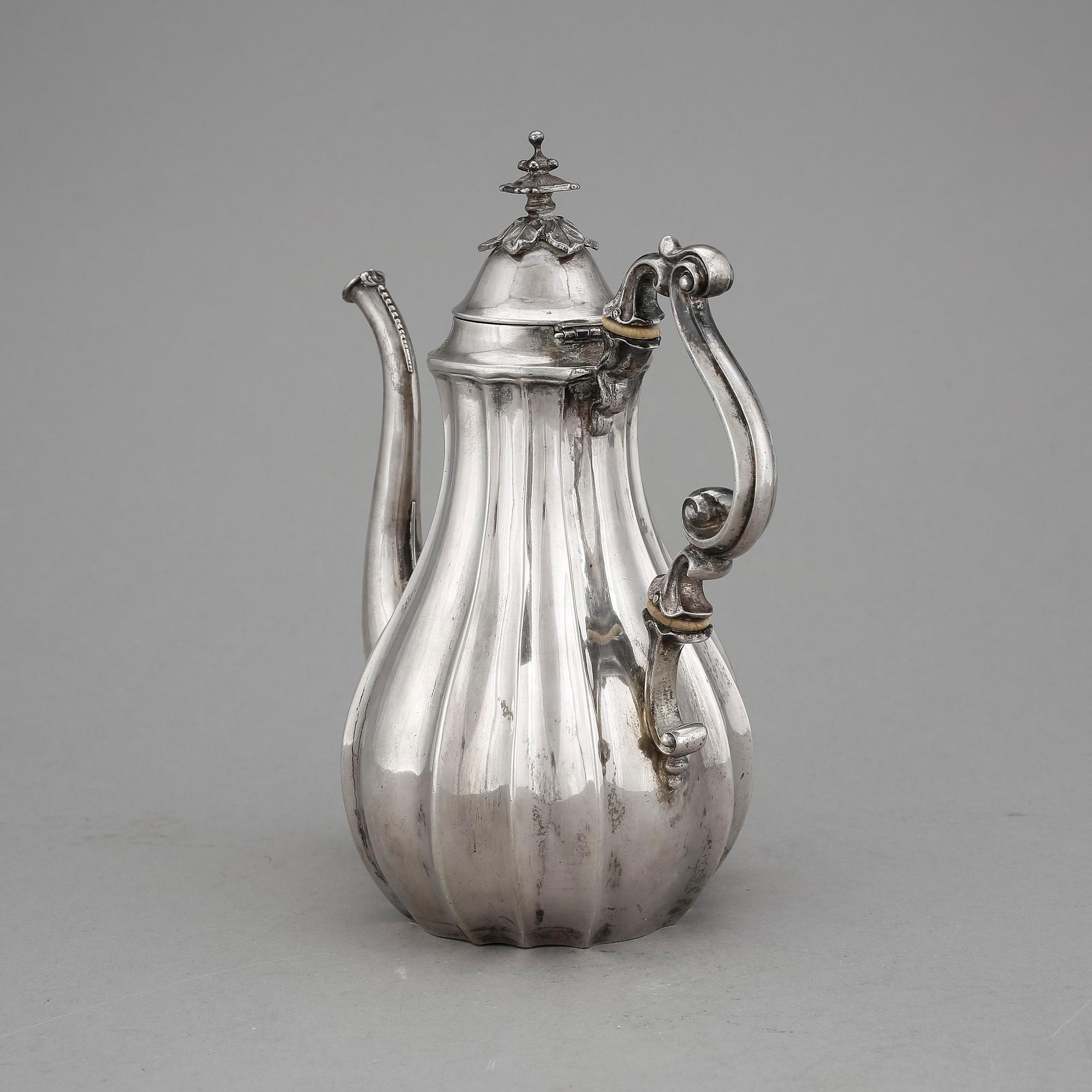 KANNA, silver, Gustaf Möllenborg Feron, Stockholm, 1852? Vikt ca 509g.