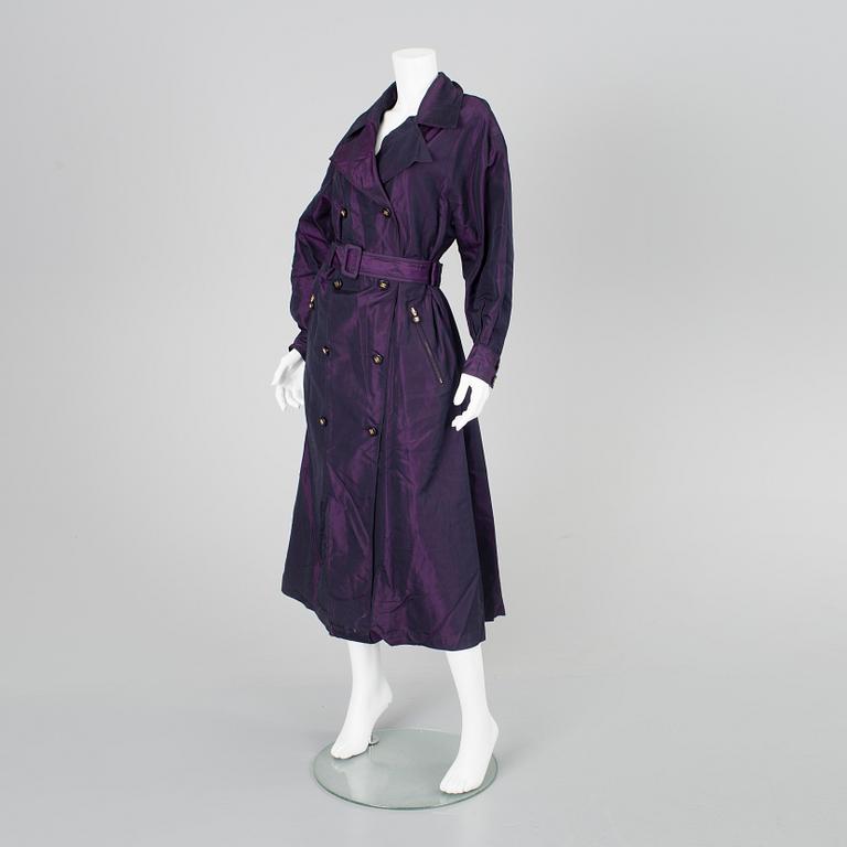 A Chanel trench coat, frensch size 36.