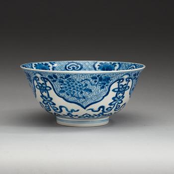 A blue and white bowl, Qing dynasty, Kangxi (1662-1722).