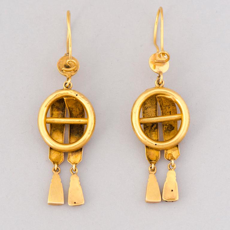 ÖRHÄNGEN, 18K guld. Wilhelm Pettersson, Åbo 1882.