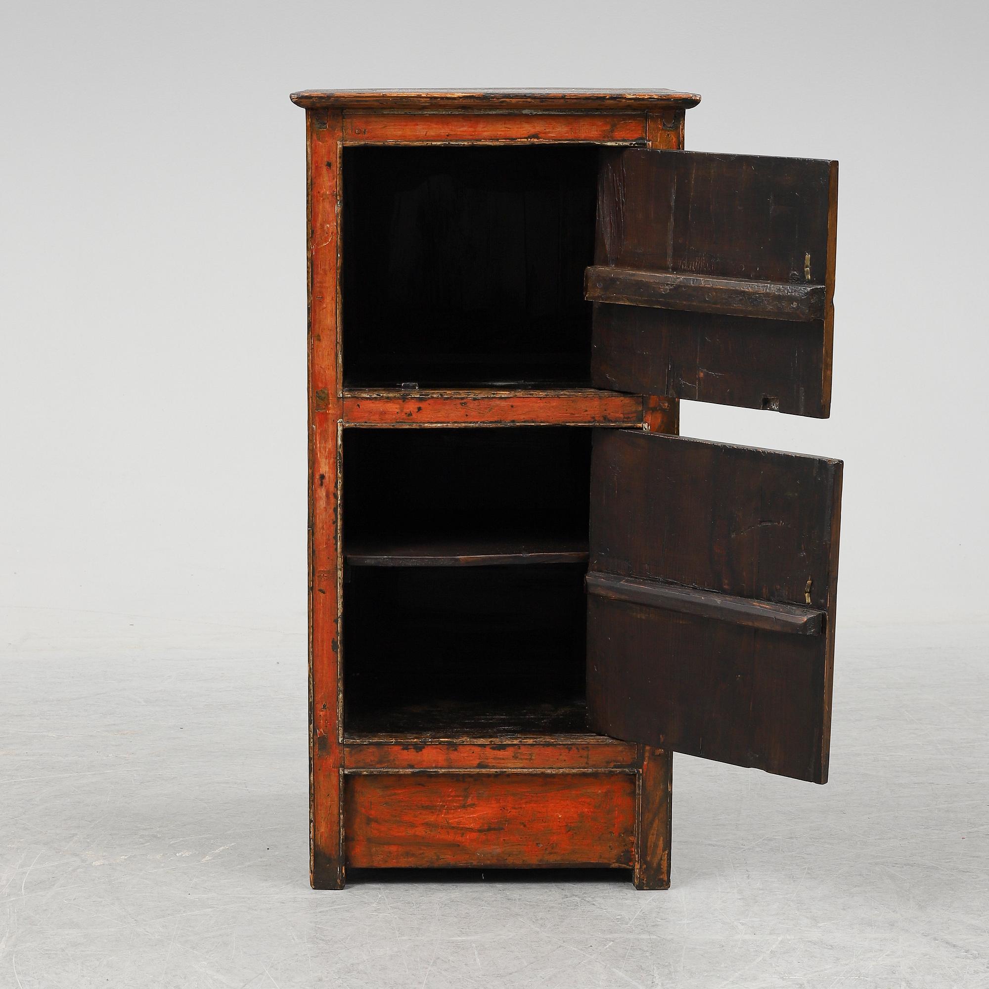 A Chinese wooden cabinet, 20th century.