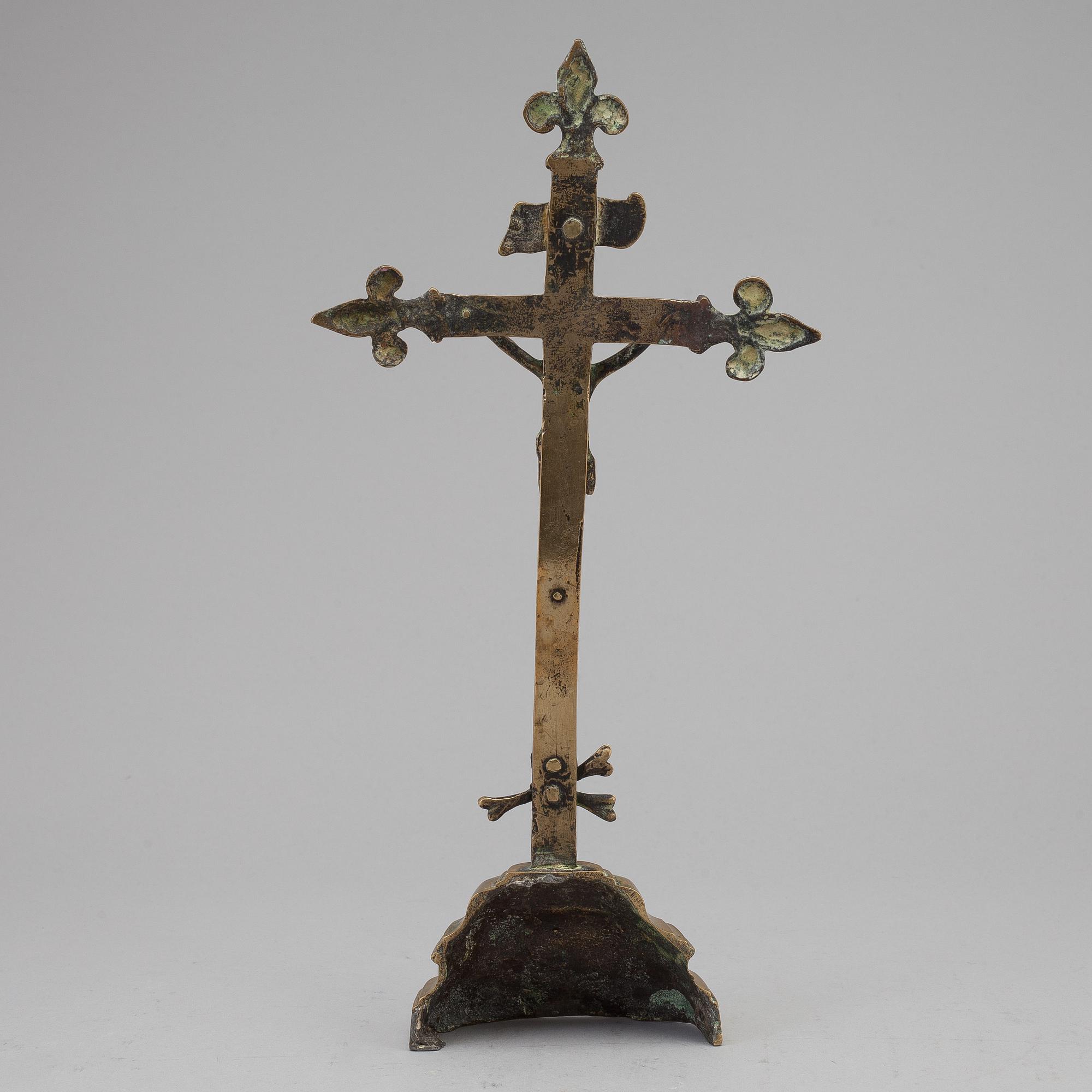 A BRONZE CRUCIFIX, 18th/19th century.