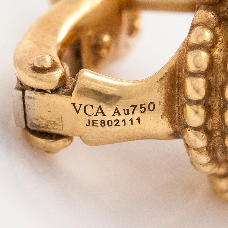 Van Cleef & Arpels, Örhängen, ett par, "Alhambra" 18K guld med pärlemor.