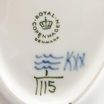 A set of 22 pcs of Musselmalet helbonde porcelain service.