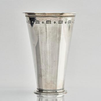 Wiwen Nilsson, bägare, delvis förgyllt sterling silver, "Bysantinska modellen", Lund 1941.