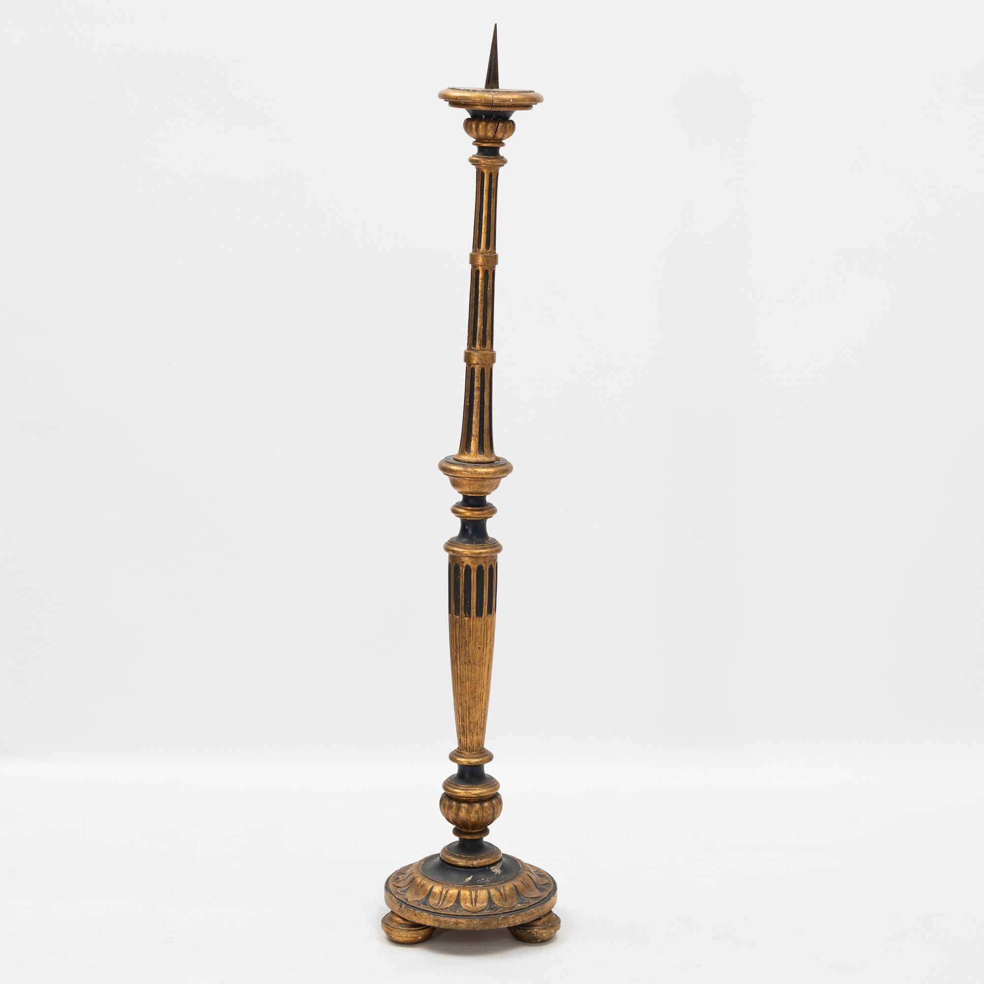 A gueridon, circa 1900.