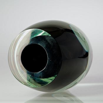 A Timo Sarpaneva 'Claritas' glass vase, Iittala, Finalnd 1985.