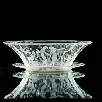 A Simon Gate engraved glass bowl and stand, Orrefors 1927.