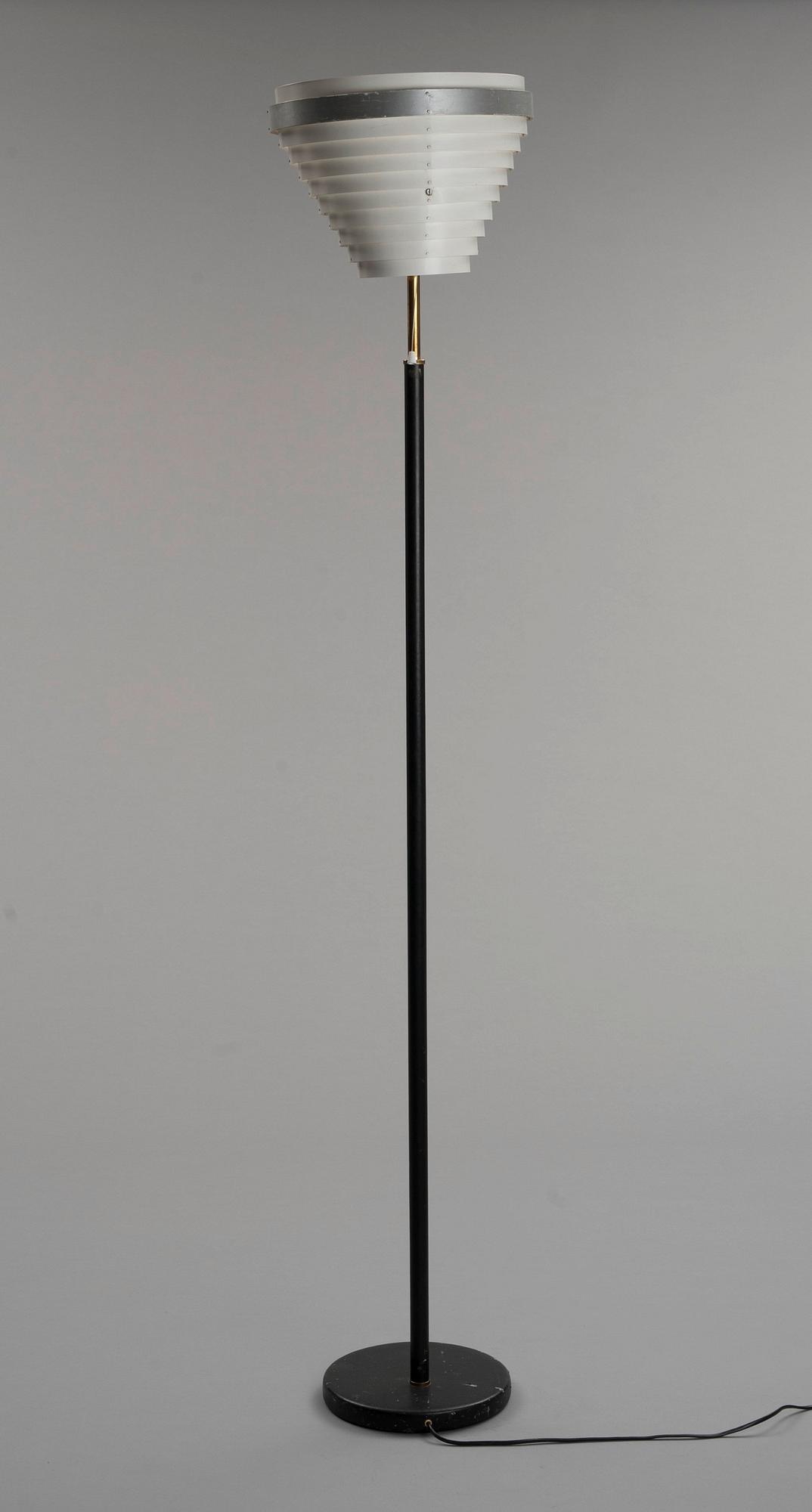 Alvar Aalto, GOLVLAMPA.