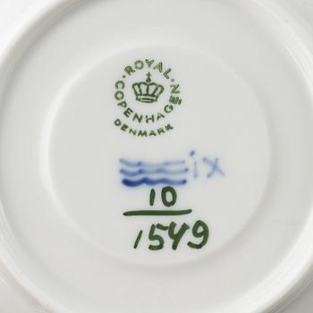 Mat-och kaffeservis, porslin, 96 delar, "Blå Blomst", Royal Copenhagen, Danmark.