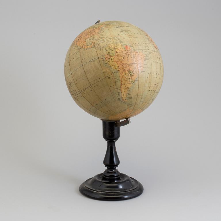 A globe by N. Selander, Fröléen & Comps Förlag, Stockholm, first half of the 20th Century.
