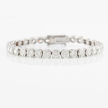Tennis bracelet, 18K white gold with brilliant-cut diamonds.