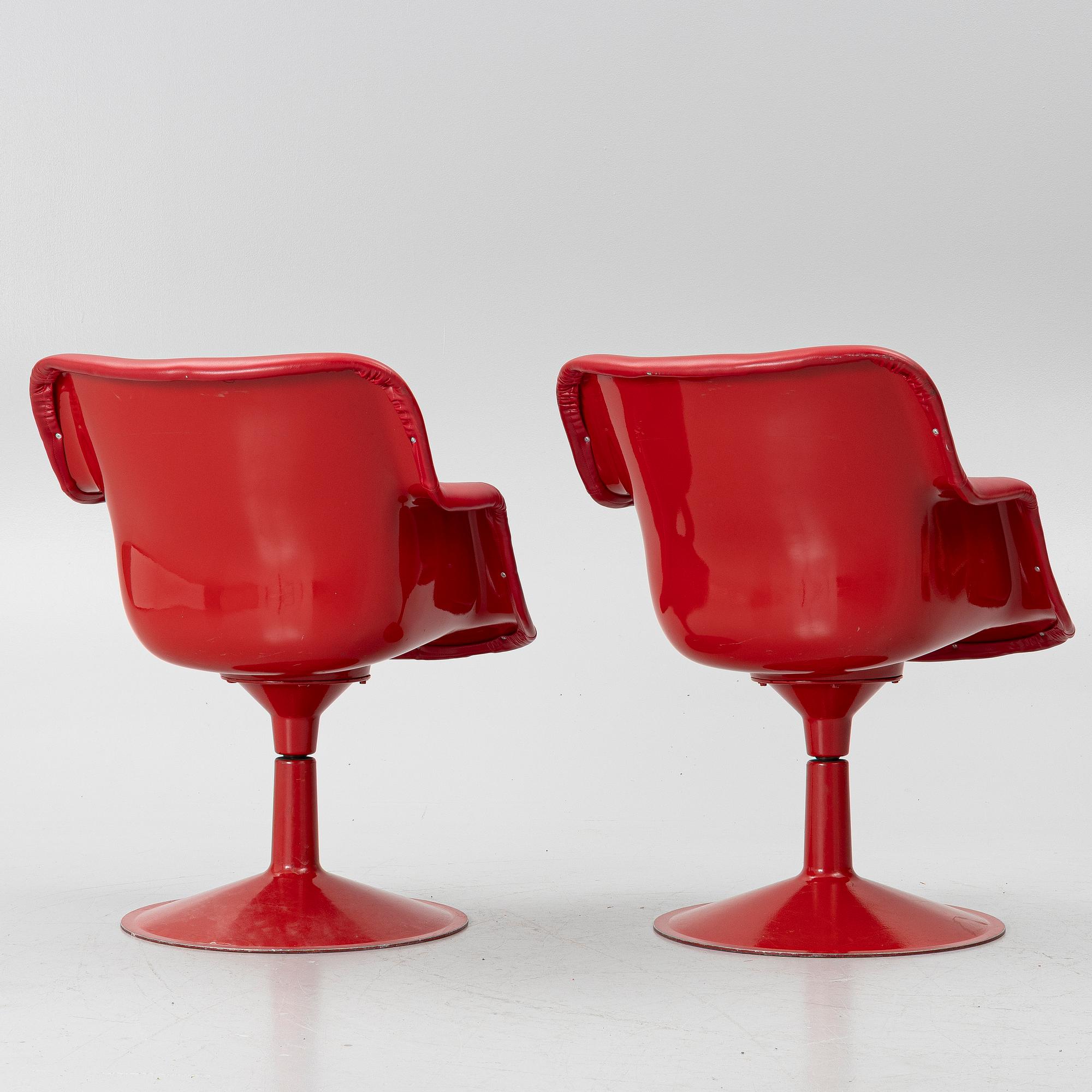 Yrjö Kukkapuro, A pair of armchairs, “Junior”, Haimi, late 1960s.