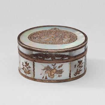 912. A French 18th century mother of pearl,tortoiseshell and silver snuff-box, marked Paris 1769.