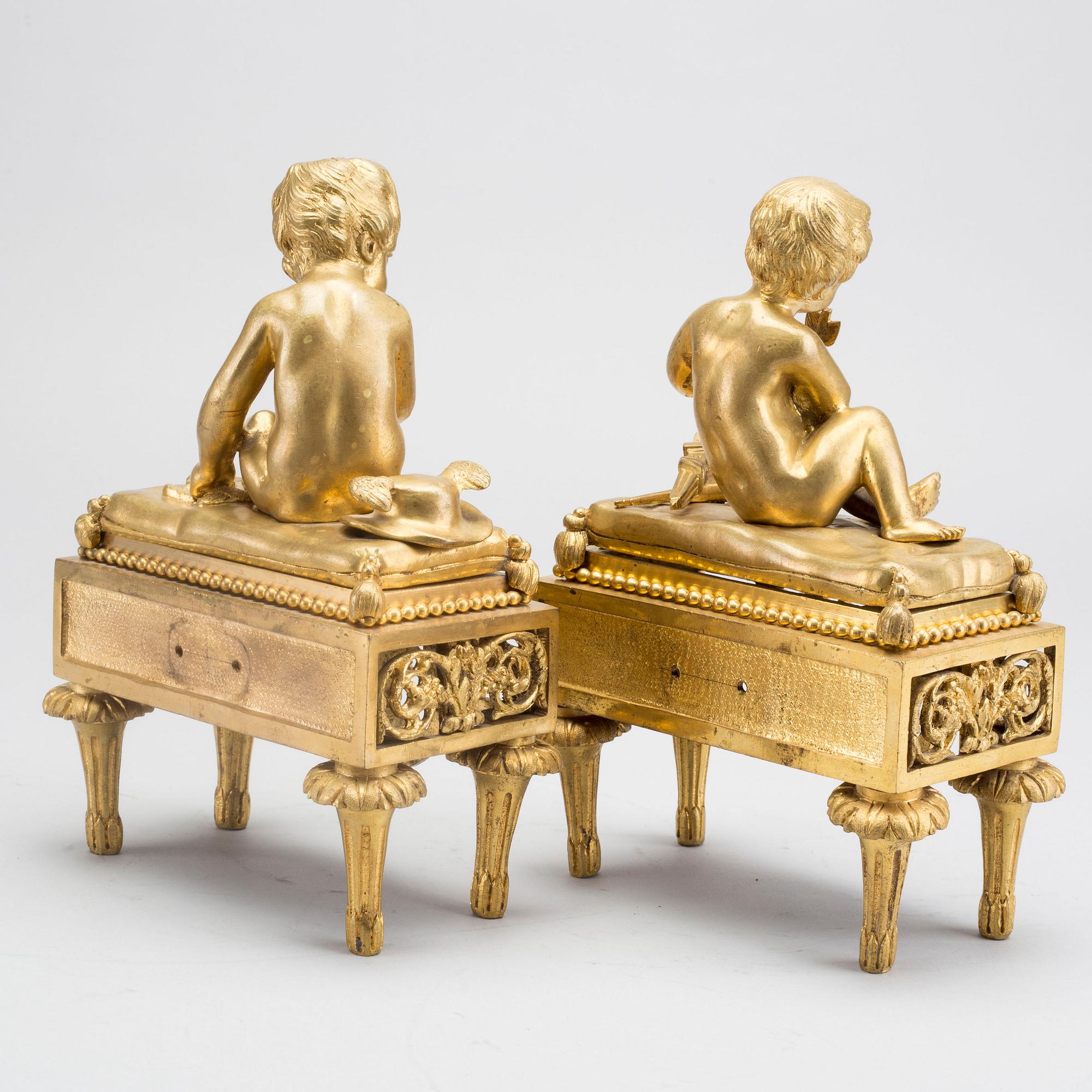 A pair of decorative sculptures around 1900.