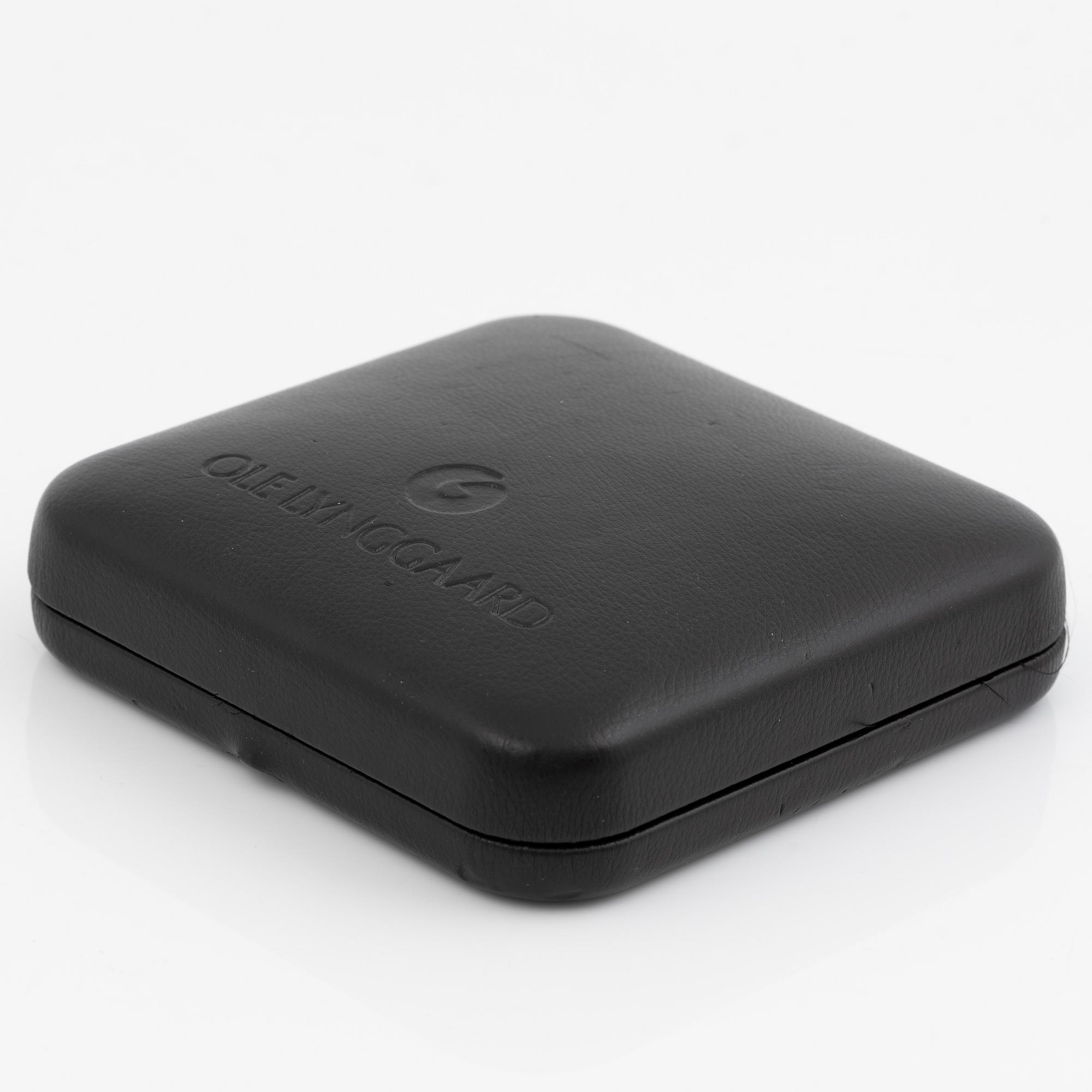 An Ole Lynggaard clasp 18K gold with five-row collar.