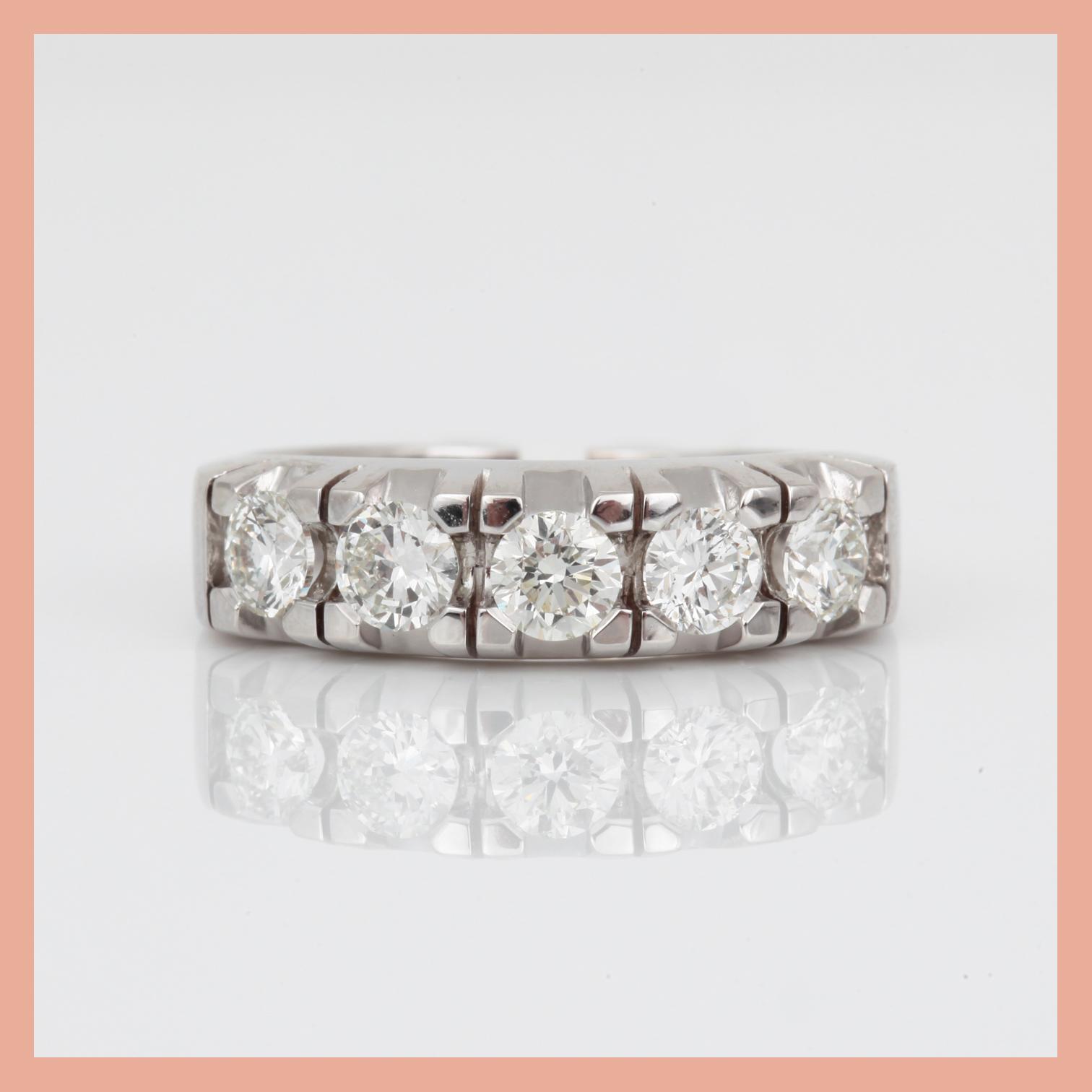 RING, 14K vitguld med briljantslipade diamanter, tot ca 1,00 ct. Total vikt ca 4,63 g.