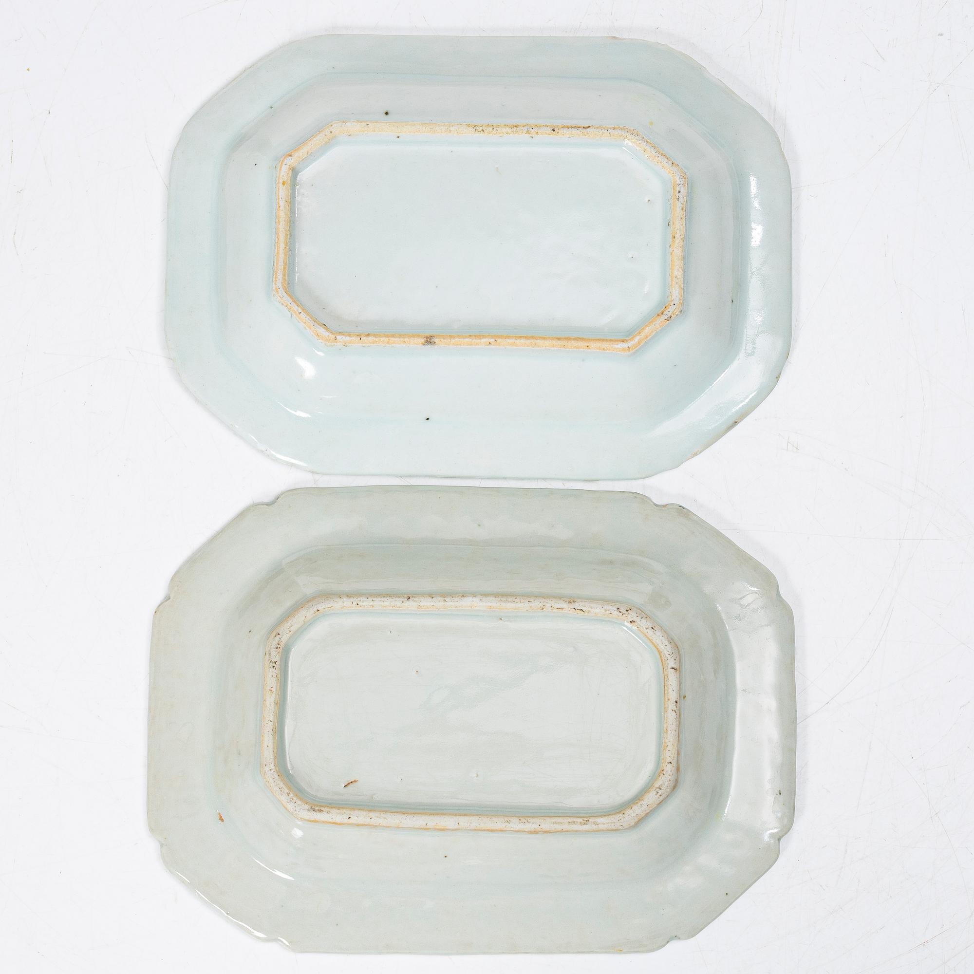Fat samt smörterriner med fat, 2 st, porslin, Kina, Qianlong (1736-95).