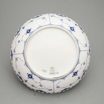SERVISDELAR, ca 90 delar, porslin, "Musselmalet", Royal Copenhagen.