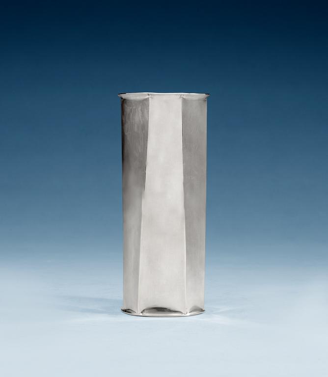 A Bengt Liljedahl sterling vase, Stockholm 1976.