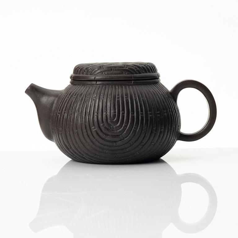 A Chinese yixing 'basket' teapot, 1990s.