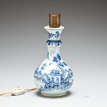 VAS, porslin. Kina 1700-talets första hälft.