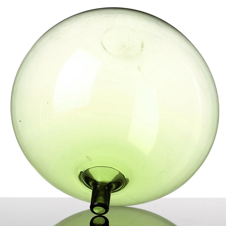 Ingeborg Lundin, a green "Apple" glass vase.