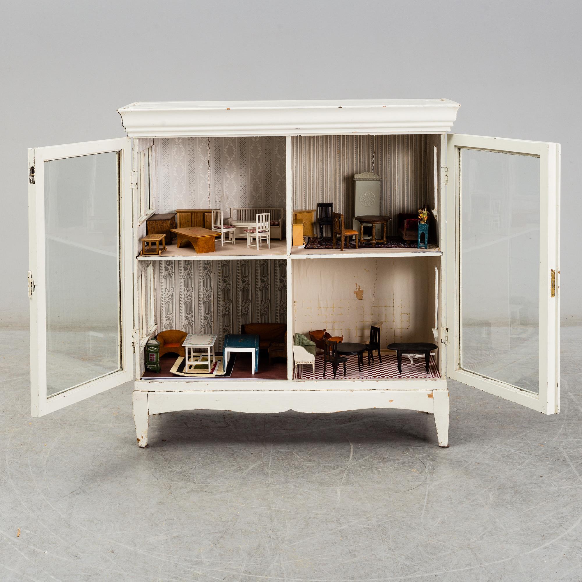 DOLL HOUSE, first half of the 20th century.
