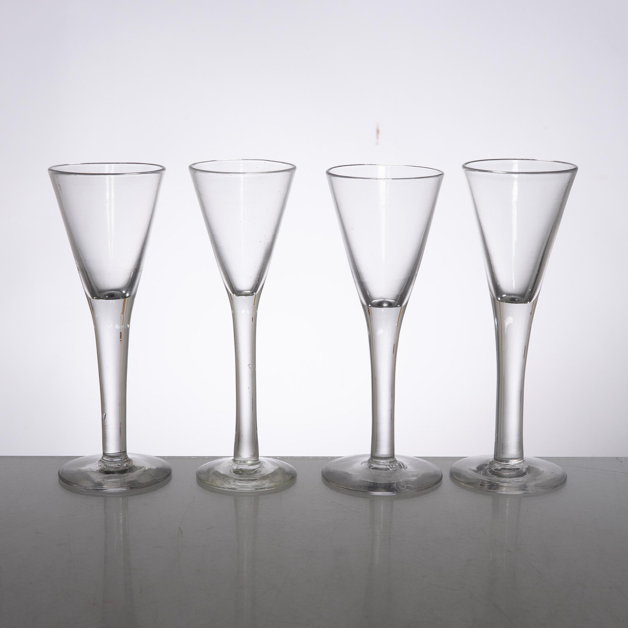 Spetsglas, 6 st, 1700-tal och spetsglas, 4 st, omkring år 1900.