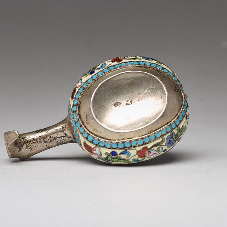 A Russian early 20th century silver-gilt and enameled kovsh, mark possibly of Sasikow, Moscow 1899-1908.