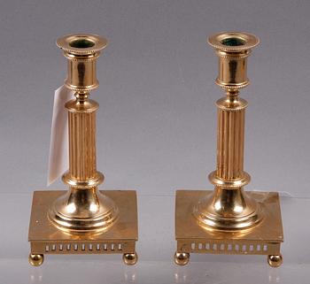 KOLONNLJUSSTAKAR, ett par, mässing. Skultuna, No 82.