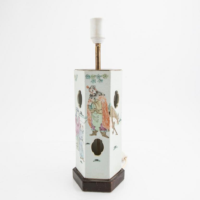 A Chinese porcelain table lamp around 1900.