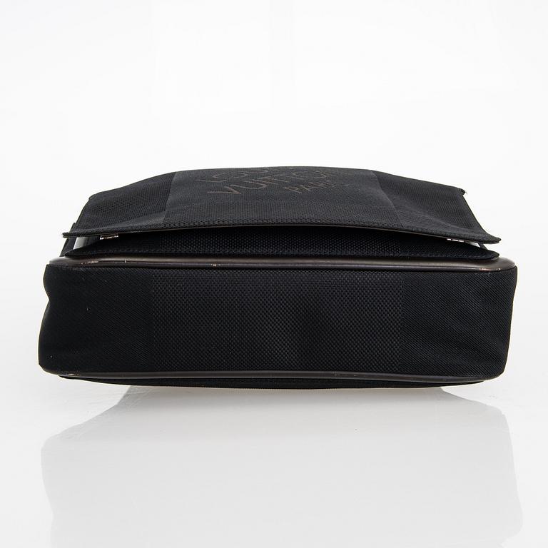 Louis Vuitton, "Damier Geant Messenger" bag.