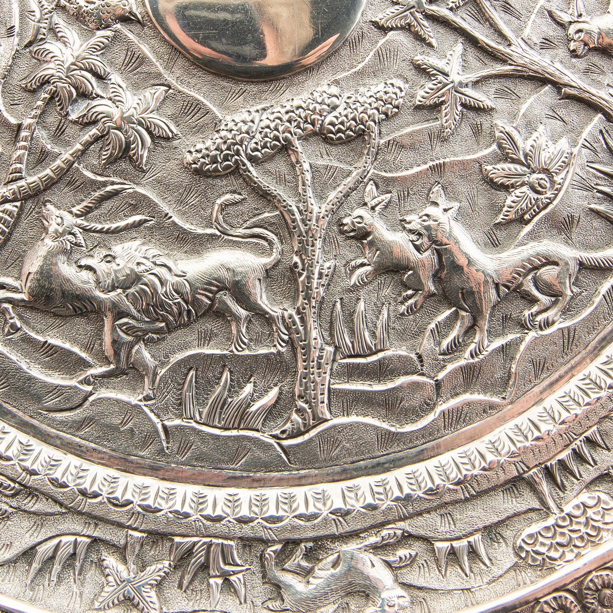 An early 20th century set of two Indian silver trays, weight 1526 grams.