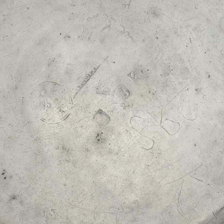 TALLRIKAR, 5 st, tenn, bl a Gottlob Friedrich Baumann, Huddiksvall, 1814, 1700- och 1800-tal.