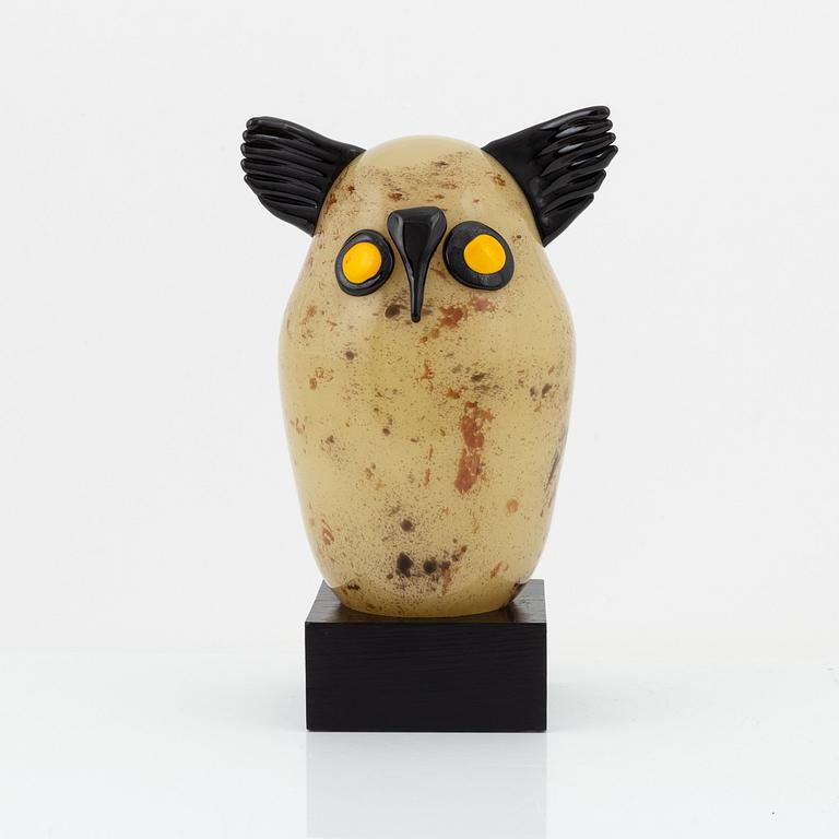 Sigurd Persson, a glass sculpture of an owl, Transjö, Sweden, signed and dated 1994.