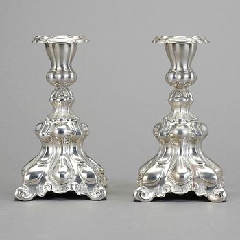 LJUSSTAKAR, ett par, silver, barockstil, 1900-tal, svenska importstämplar. Fylld fot tot vikt: 1728 gram.