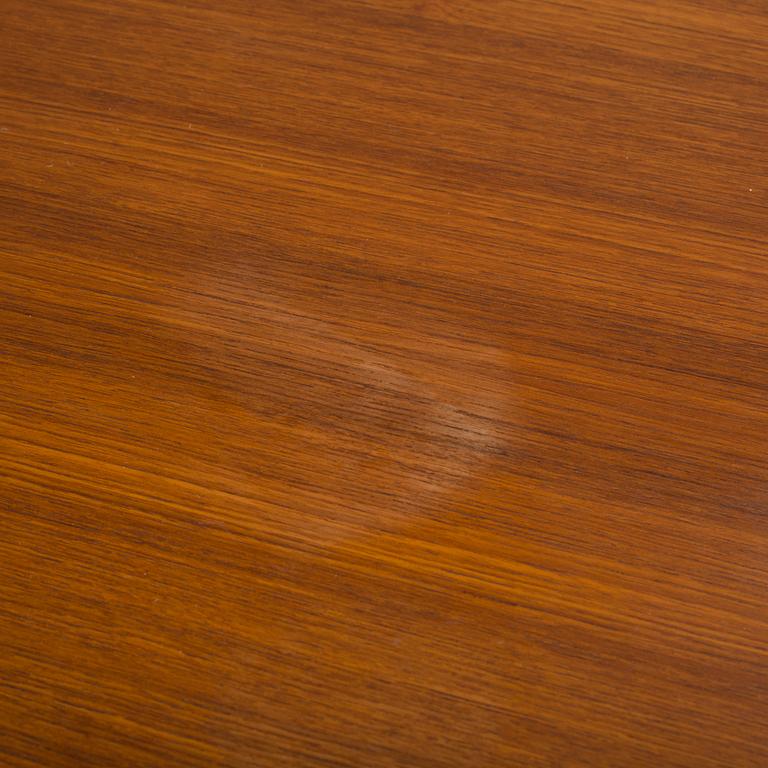 a coffee table veneered with teak designed by Tove & Edvard Kindt-Larsen for Säffle möbelfabrik, 1950s/60s.