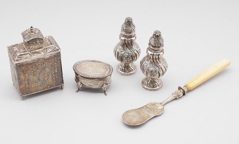 SILVERFÖREMÅL, 5 delar, 1800-/1900-tal. Vikt ca 281 gram.