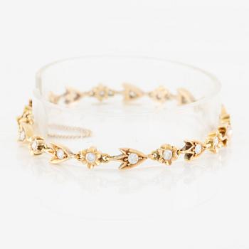 Bracelet 18K gold with round brilliant-cut diamonds.