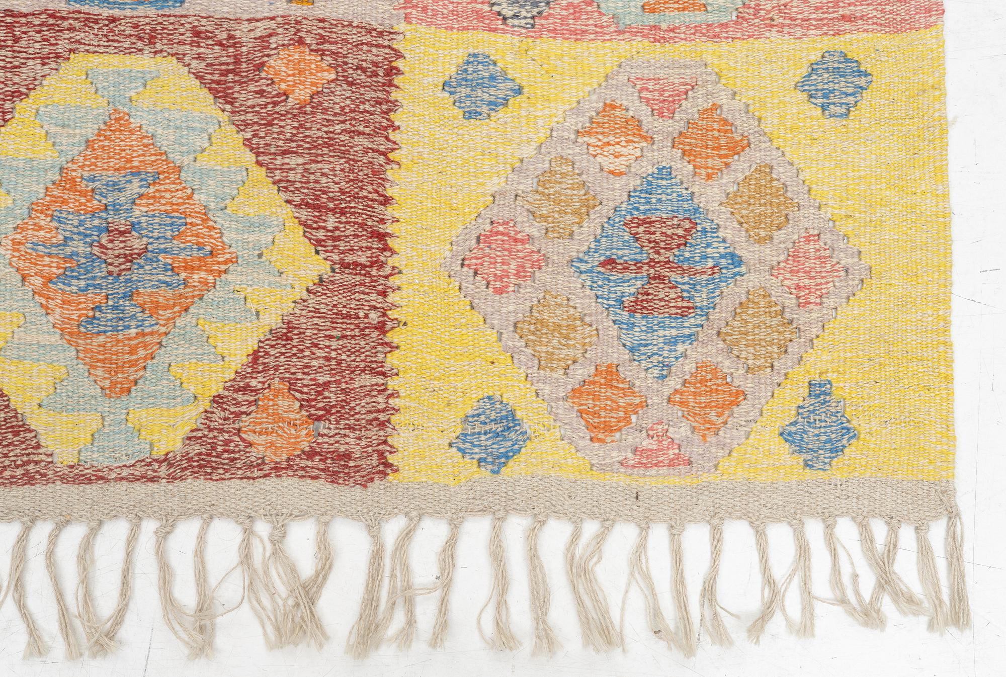 A kilim rug, c. 225 x 178 cm.