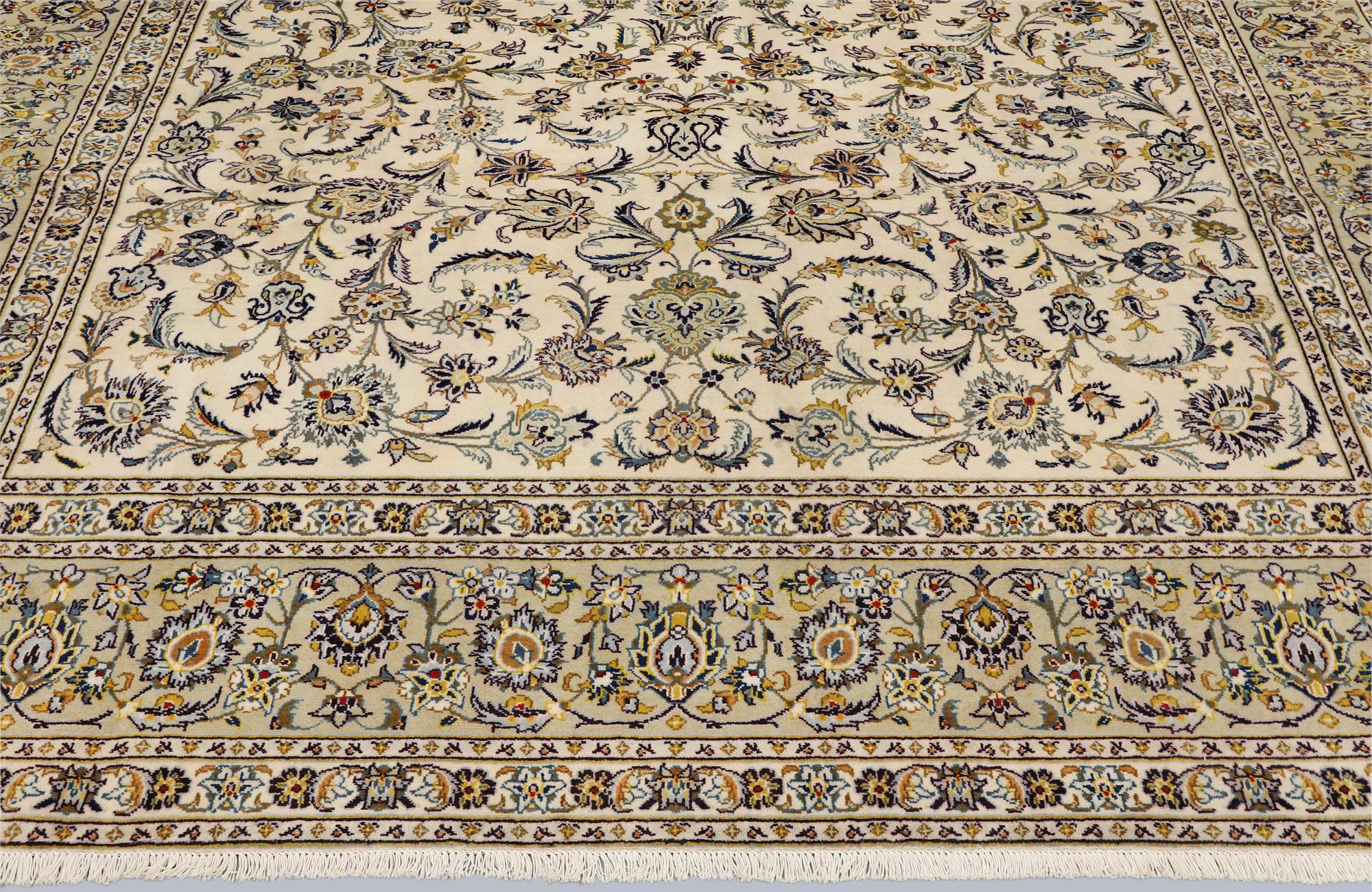 A Keshan carpet, approx. 388 x 285 cm.
