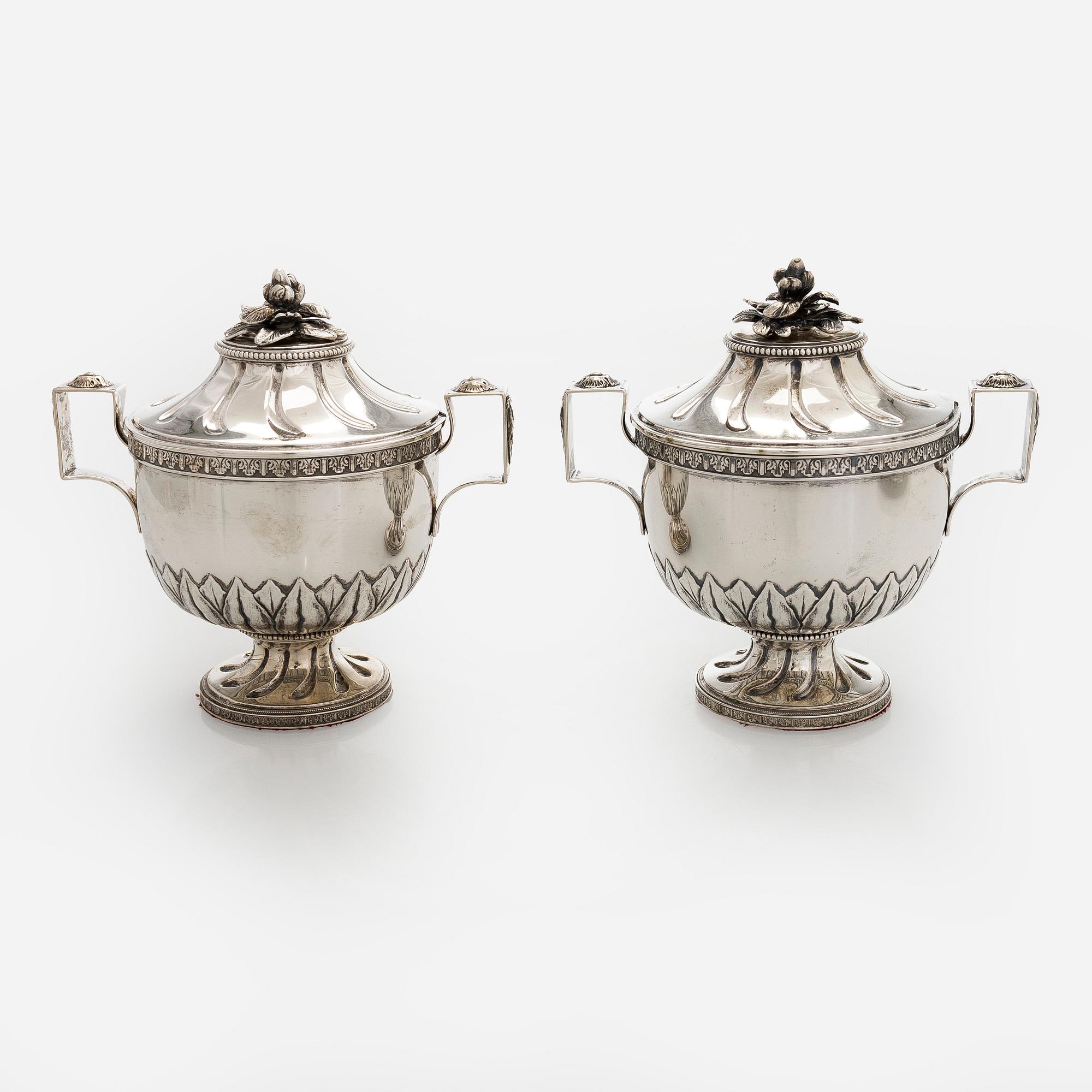 Sokerikkopari, vadit ja sirotinlusikat, hopeaa, JE Torsk, Tukholma 1902.