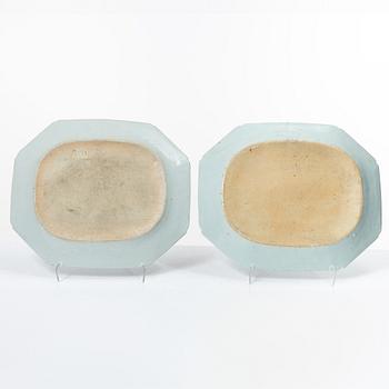 A group of five Chinese blue and white porcelain serving dishes, Qing dynasty, 18th century and around 1800.