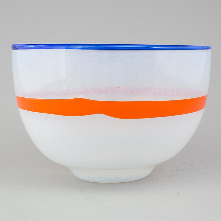 ULRICA HYDMAN-VALLIEN, a glass bowl from Kosta Boda Ateljé, signed.